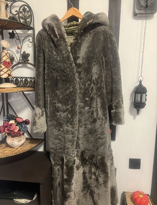 Шуба цигейковая с капюшоном 46 размер