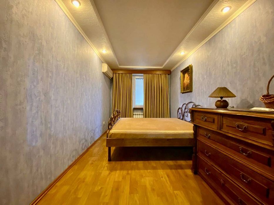 Продаётся квартира в ЦУМ Ц-7 Ор 110 Школа, Kafe Bon