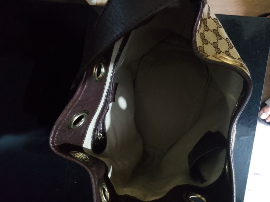 Geanta Gucci cu curea de piele