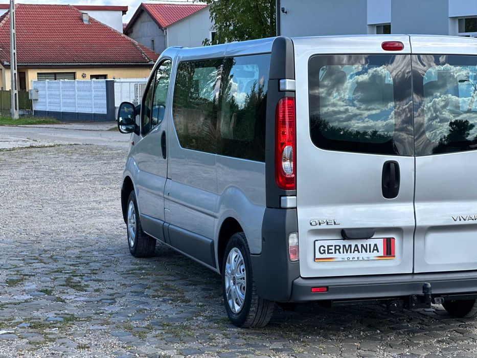Opel Vivaro*autoturism 8+1 locuri*navigatie*2.0 diesel*aer conditionat