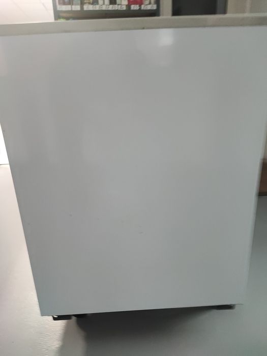 De vânzarea congelator