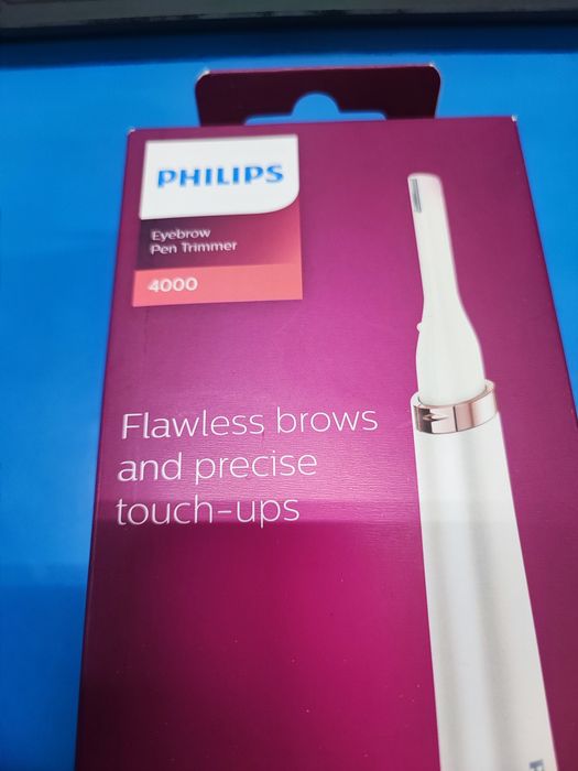 Trimmer Philips 4000 pentru sprâncene cu accesorii noi sigilat