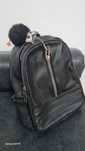 Vând rucsac negru elegant