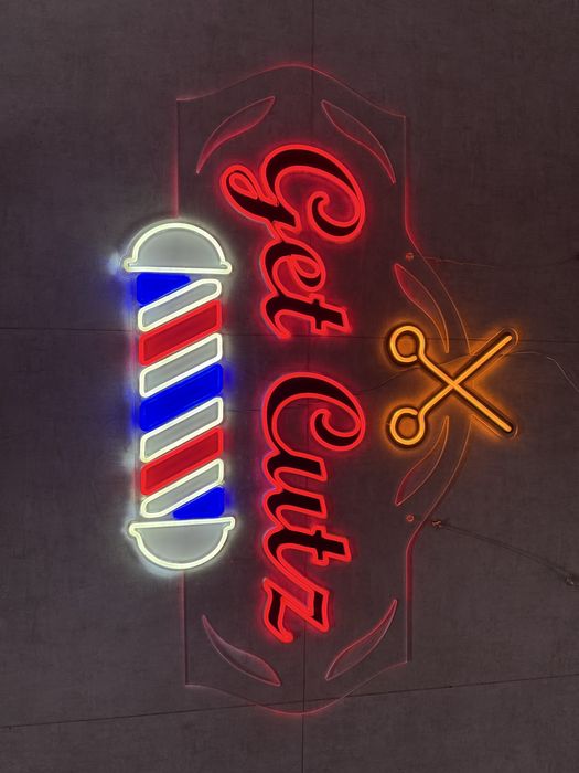 Светеща реклама за бръснарница.