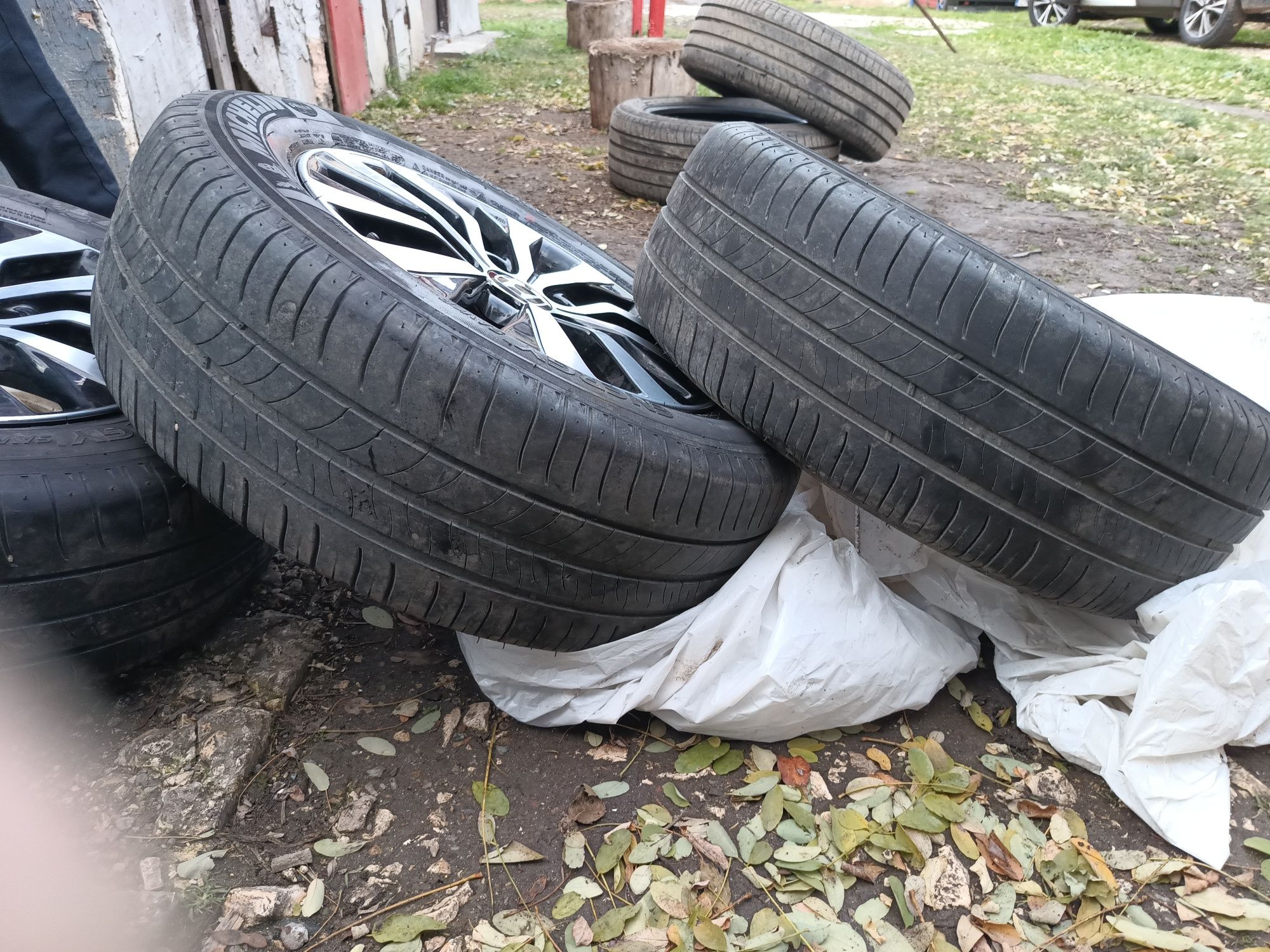 Salut vând jante pentru Honda