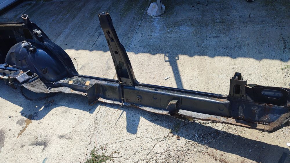 Praguri si aripi spate mercedes 123 break