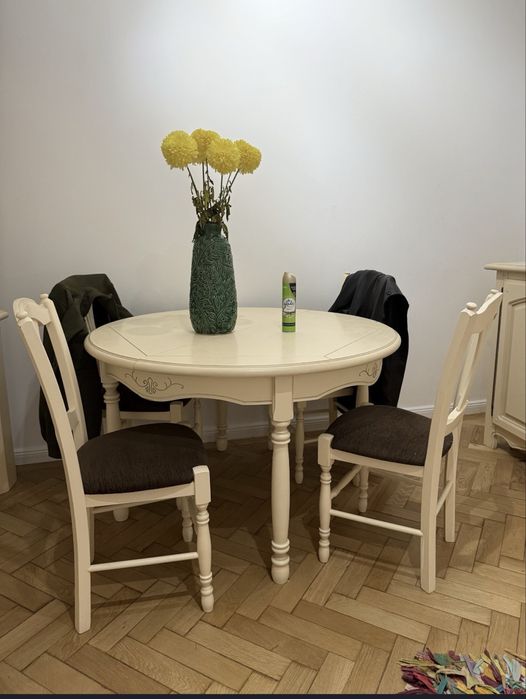 Set mobilier din lemn masiv