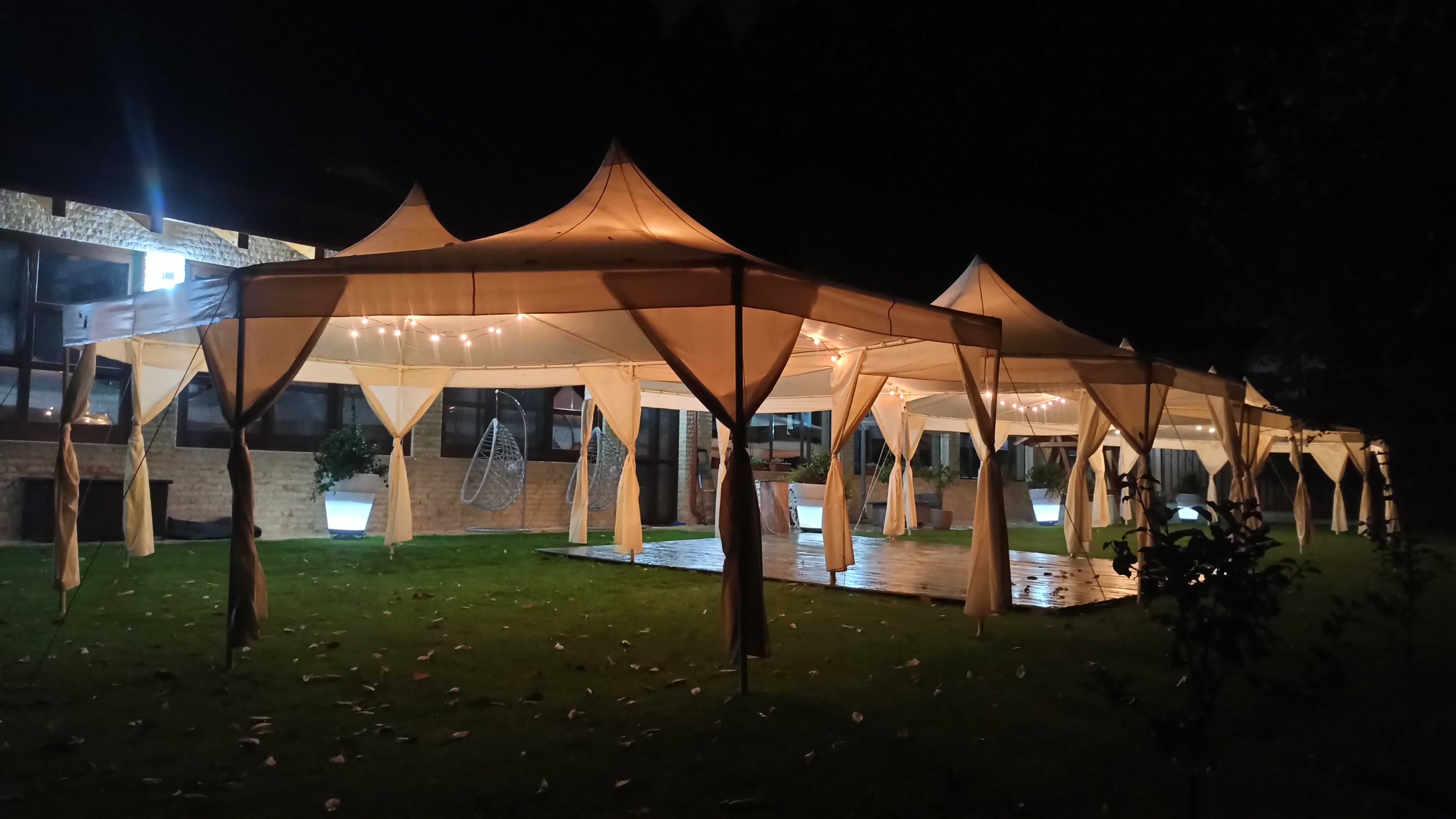 Corturi Evenimente Cluj Podea Mese Scaune Farfurii Tacamuri Teren