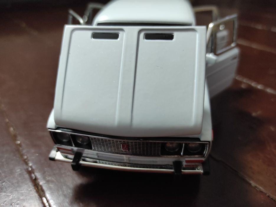 1/24 ЛАДА 2106 модел на автомобил