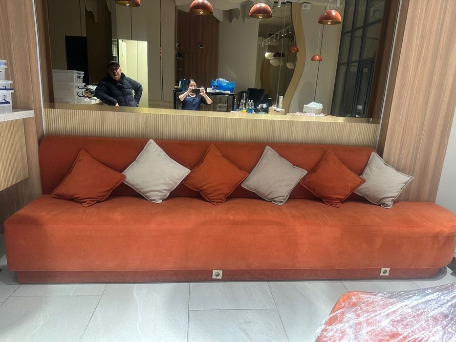 Продается дизайнерский диван новый