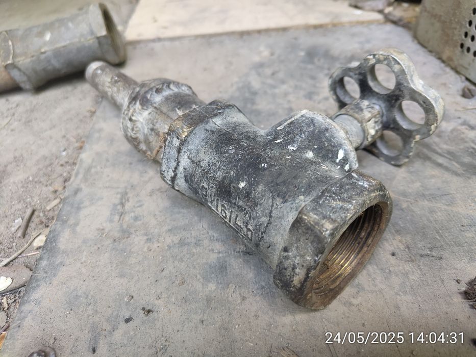 Вентиля ( краны) водяные. Советские. Бронзовые и чугунные.