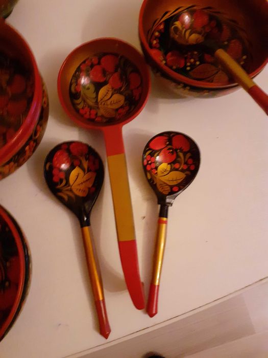 19.	Уникален Набор чиниек с лъжеци. Хохлома.     Цена – 83 лева.