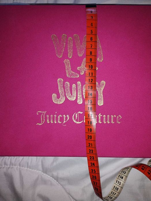 Cutie depozitare, capac catifea, fucsia. Juicy Couture. Folosit o data