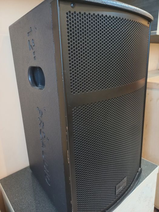 Boxe , amplificator , mixer , leptop.