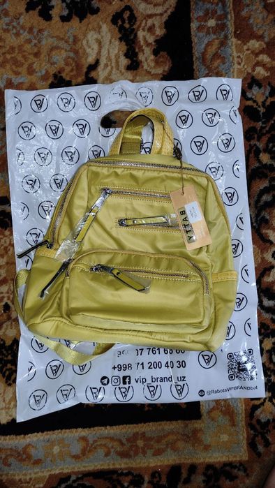 Рюкзак,новый, жёлтый (блестящий).250 000