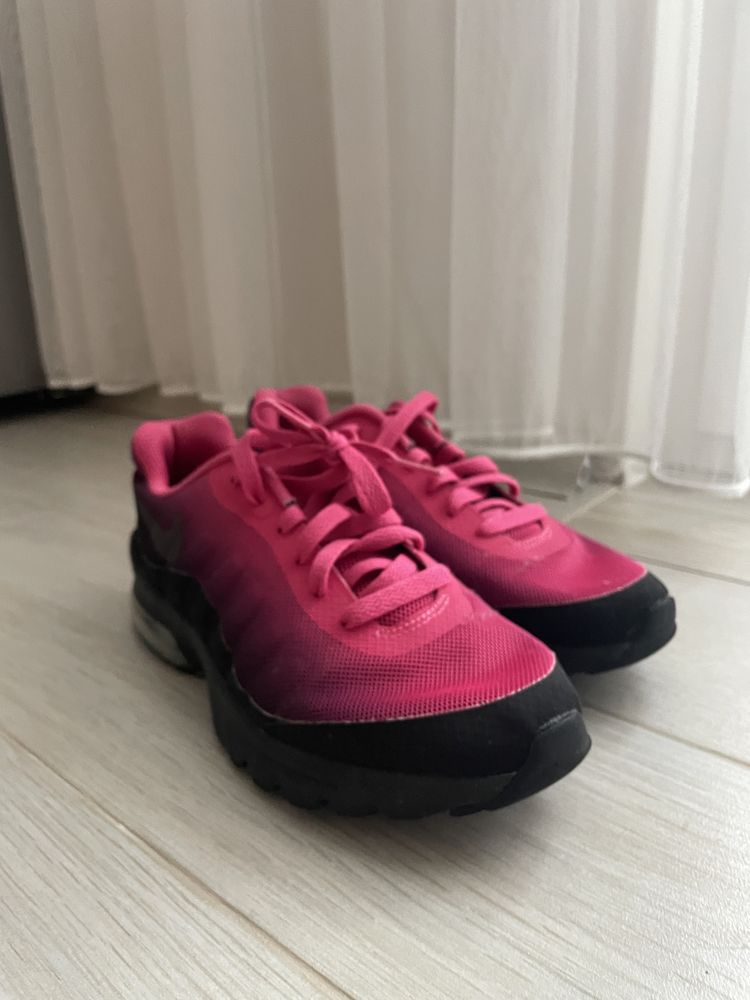 Дамски маратонки Nike
