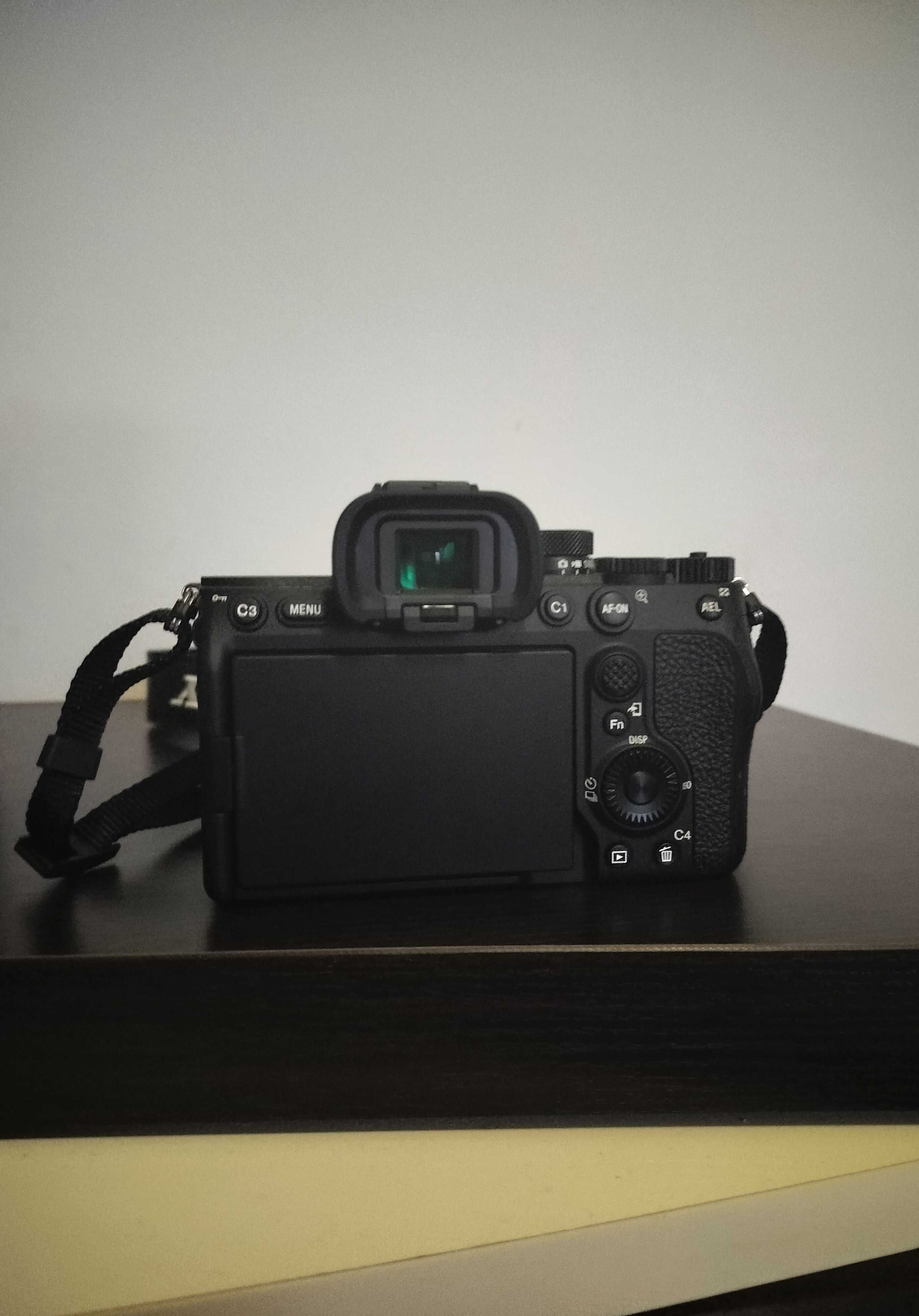 Camera Foto Mirrorless Sony A7 IV , Obiectiv Samyang 85mm f1.4 FE