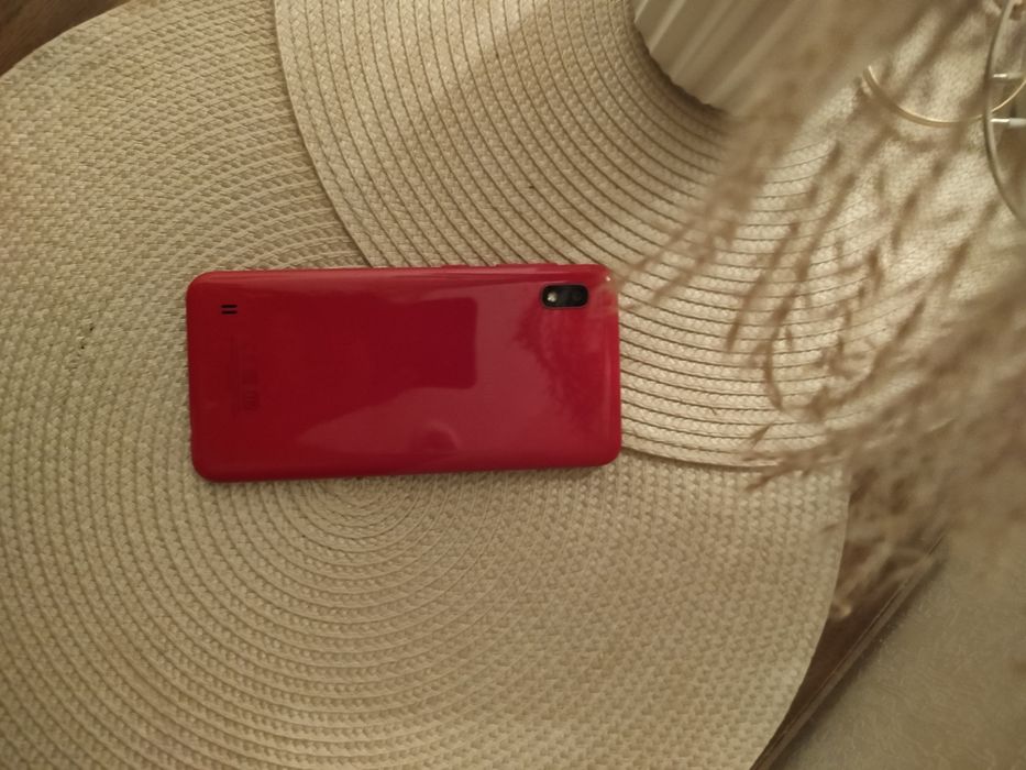 Samsung a10 красный