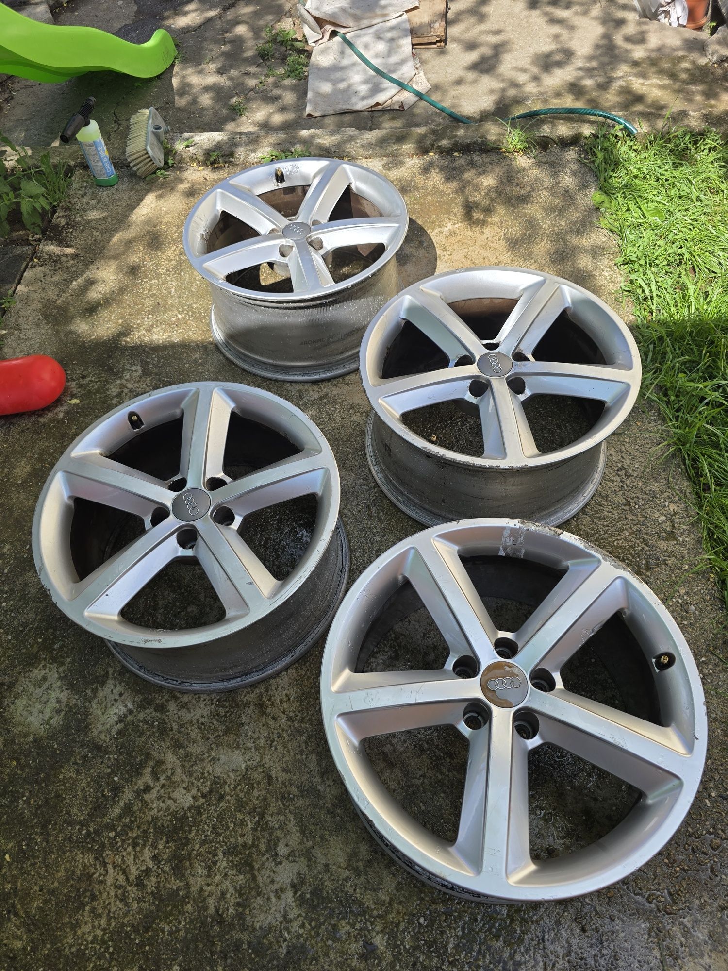 Ronal 18 5x112 8.5j ET29 Гуми
