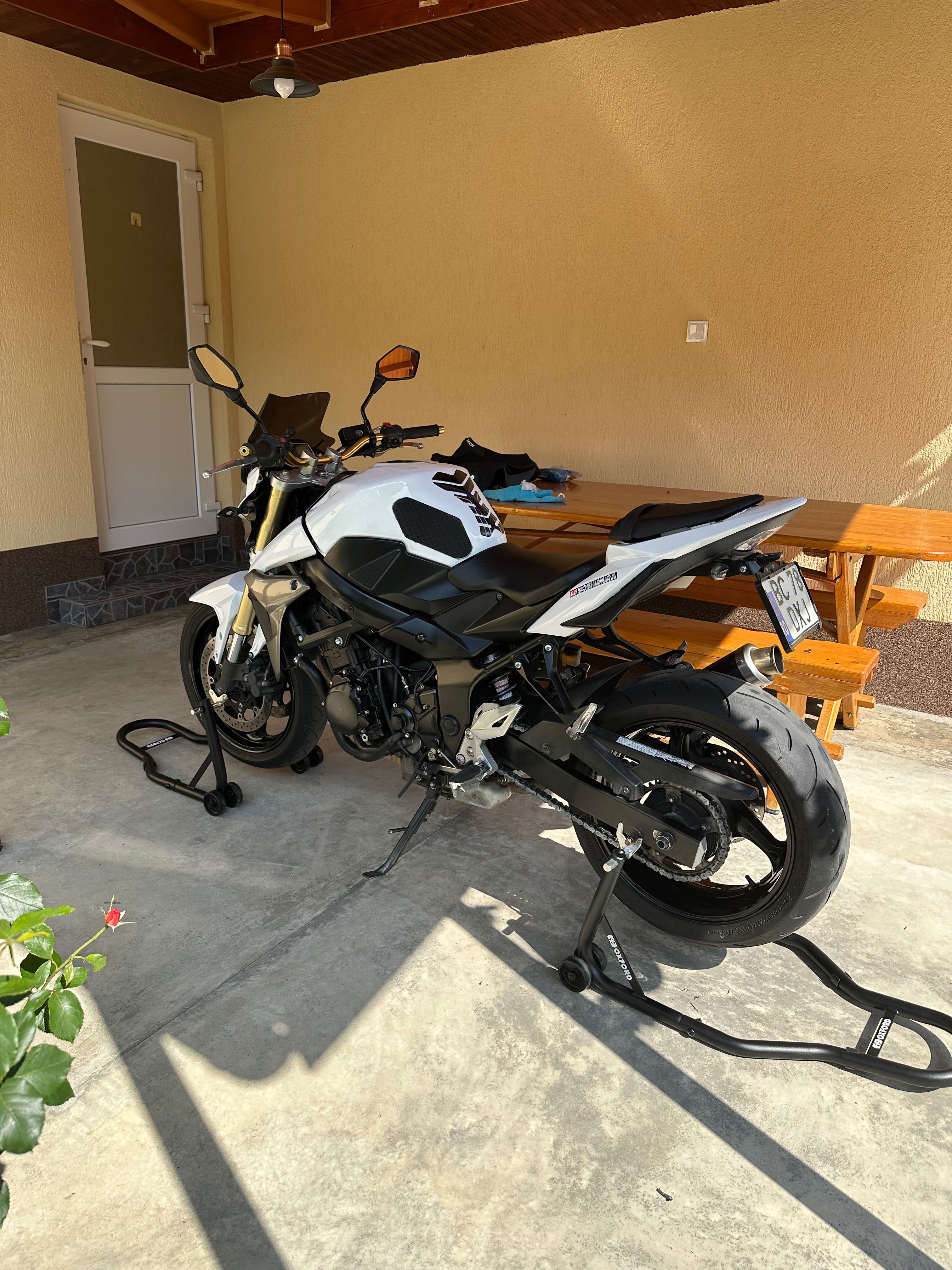 Suzuki gsr750 2011