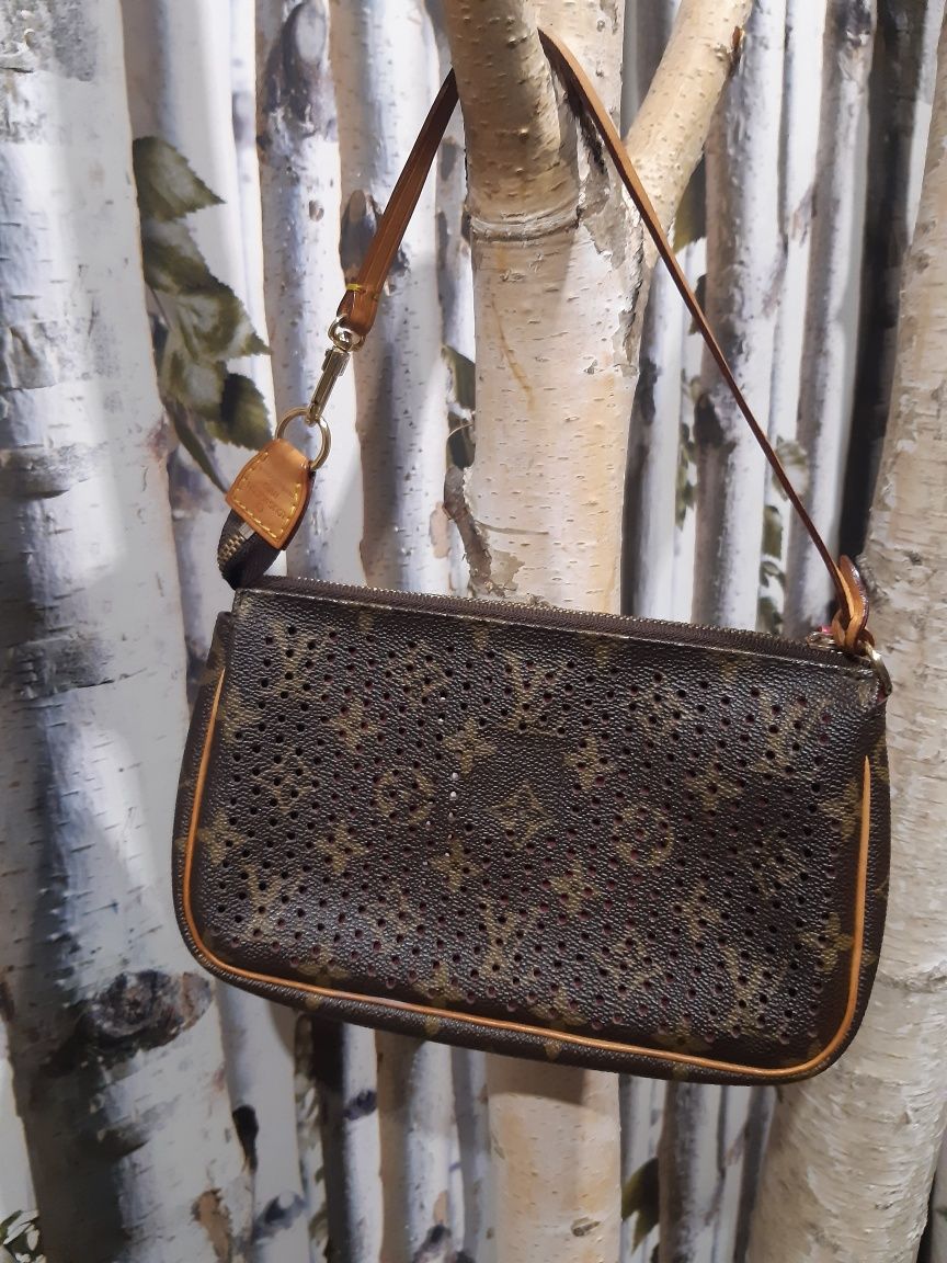 Louis Vuitton Pochette оригинална чантичка