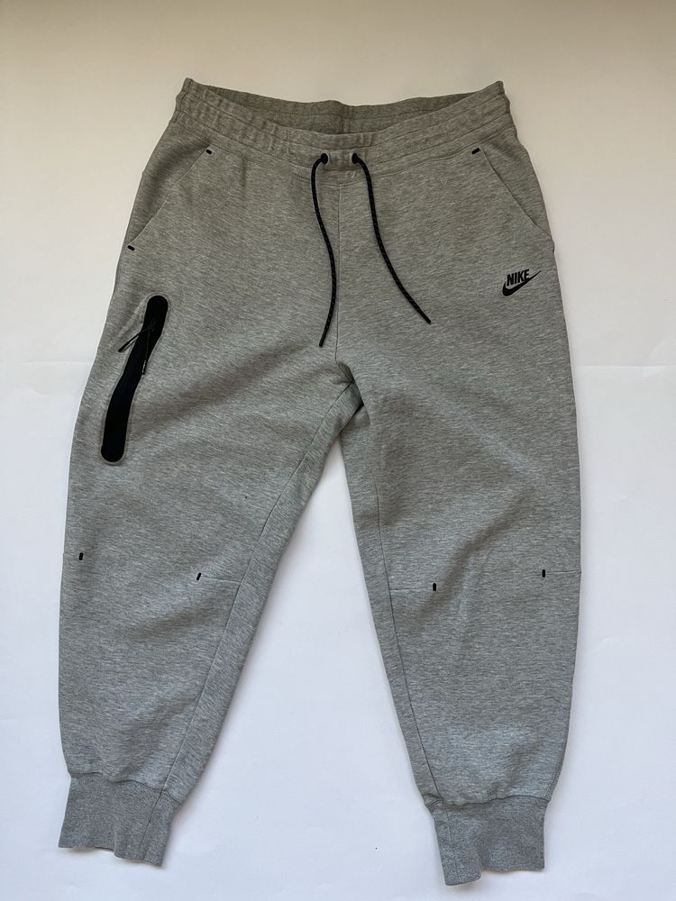 NIKE Tech Fleece Joggers : Дамски модел Л / Оригинал