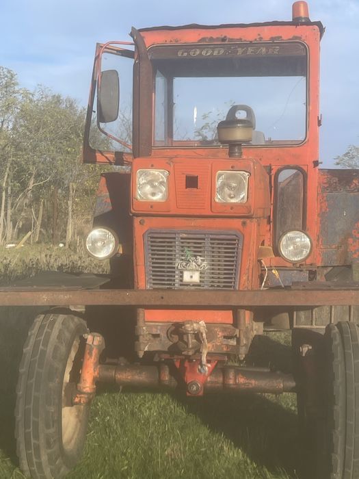 Tractor Universal 650