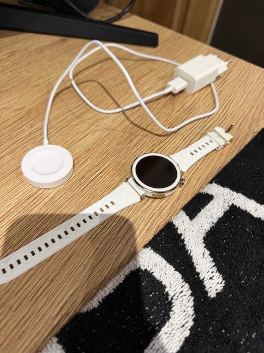 Huawei Watch GT 5 Pro 42mm White Fluoroelastomer Strap Като НОВ