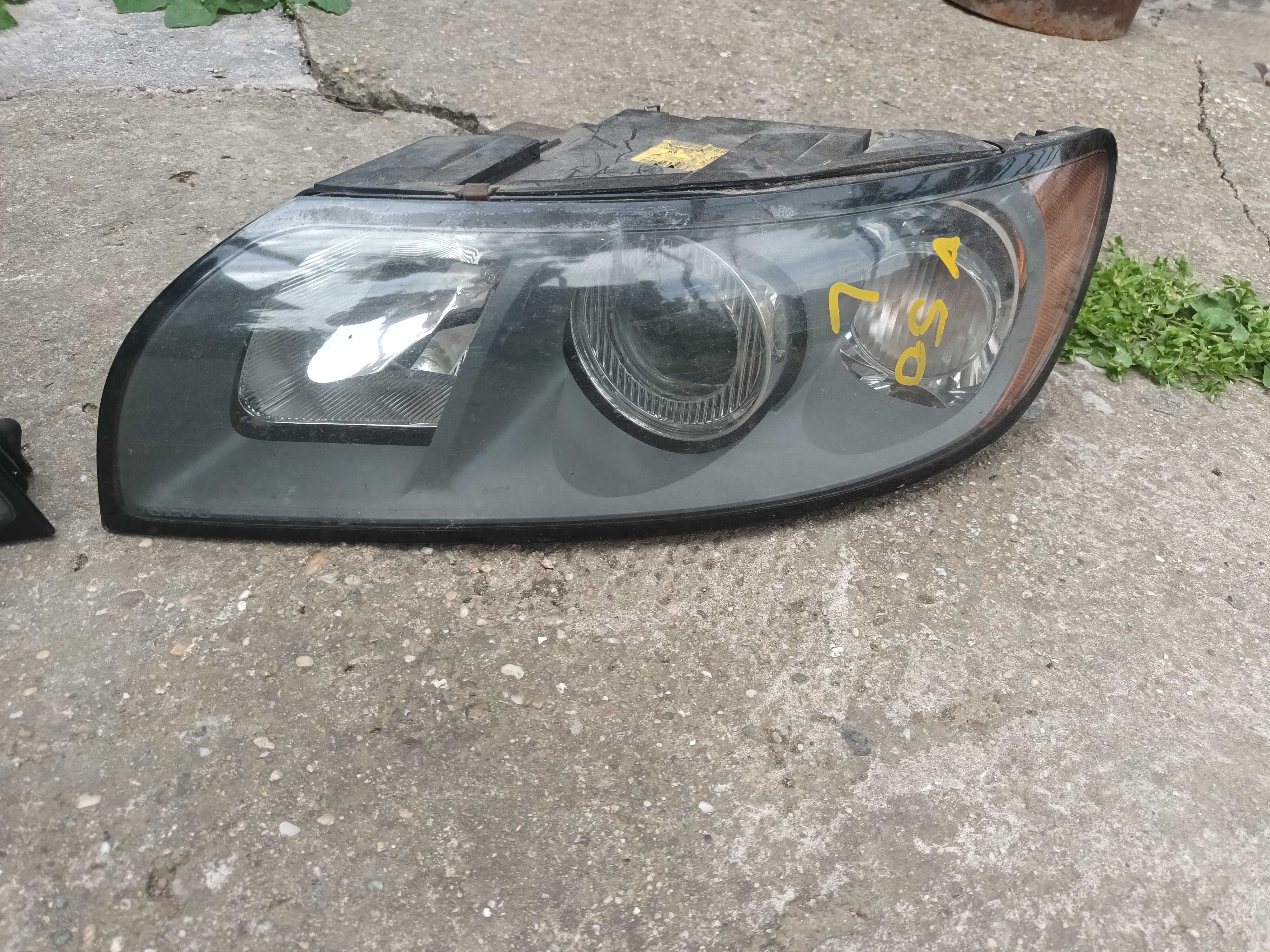 ляв и десен фар за волво в50 с40 03 - 07 VOLVO V50 S40