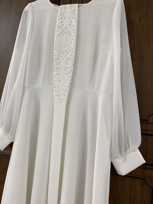 Платье белое в пол на рост 165,170,с национальном узором на поесе