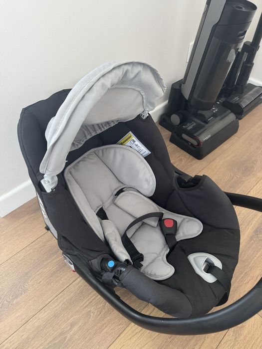 Срочно продам коляску 3 в 1