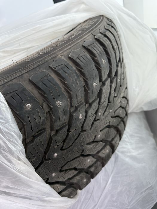 Продаются новые оригинальные шины на Range Rover 285/40/R22