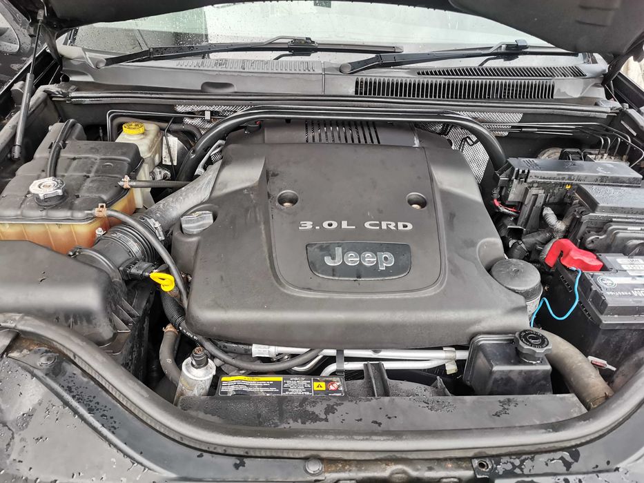 Dezmembrez Jeep Grand Cherokee 3.0 CRD/bara fata jeep/capota/far/haion