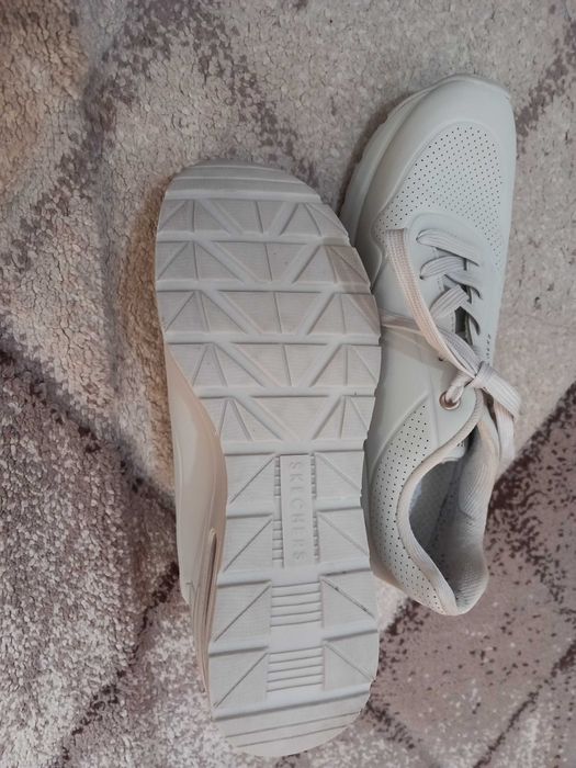 Дамски обувки на скечерс 39н