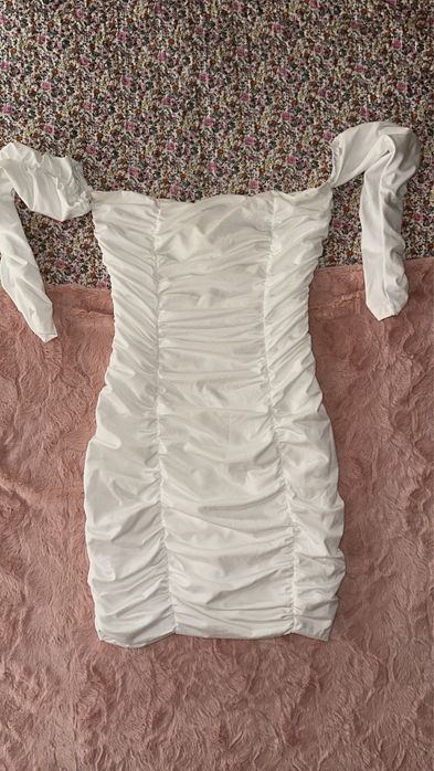 Бяла Рокля с дълъг ръкав