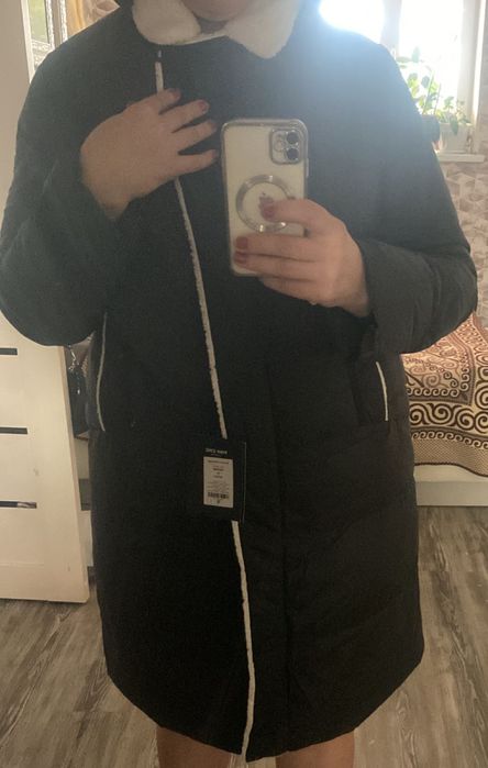 Продам куртки новые