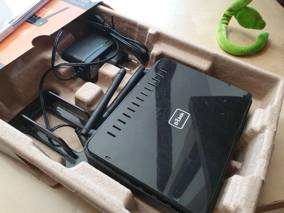 Router Wireless N 300Mbps D-Link DIR-615 cu 4 porturi 10/100 Switch