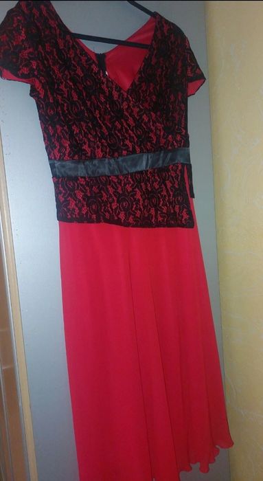Rochie rosie cu dantela