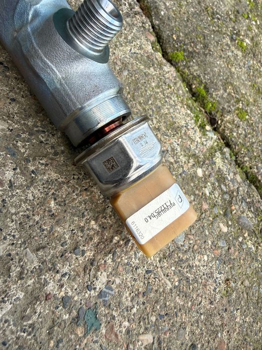 Горивна рейка за VW Tiguan с датчик и регулатор на налягане