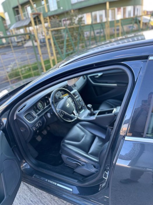 Volvo V60 2014 181cp