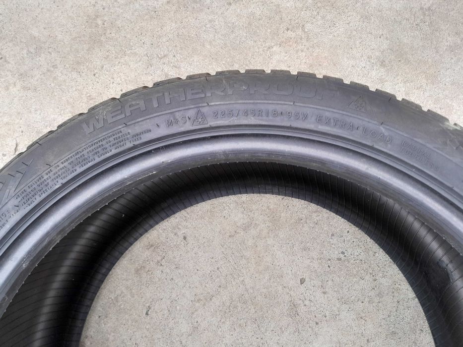 O anvelopa de iarna 225 45 18 nokian watherproof