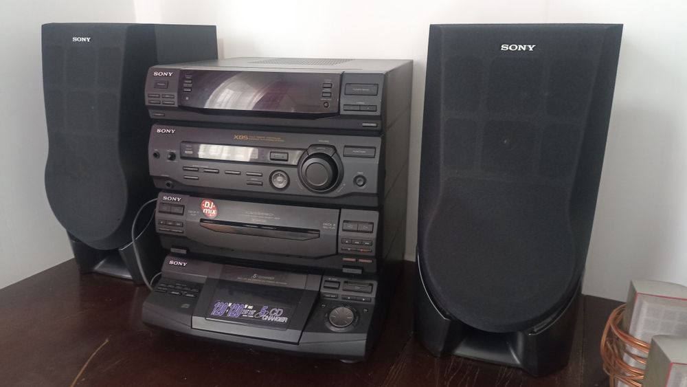 SONY. Музыкальный центр+ 8 шт колонки