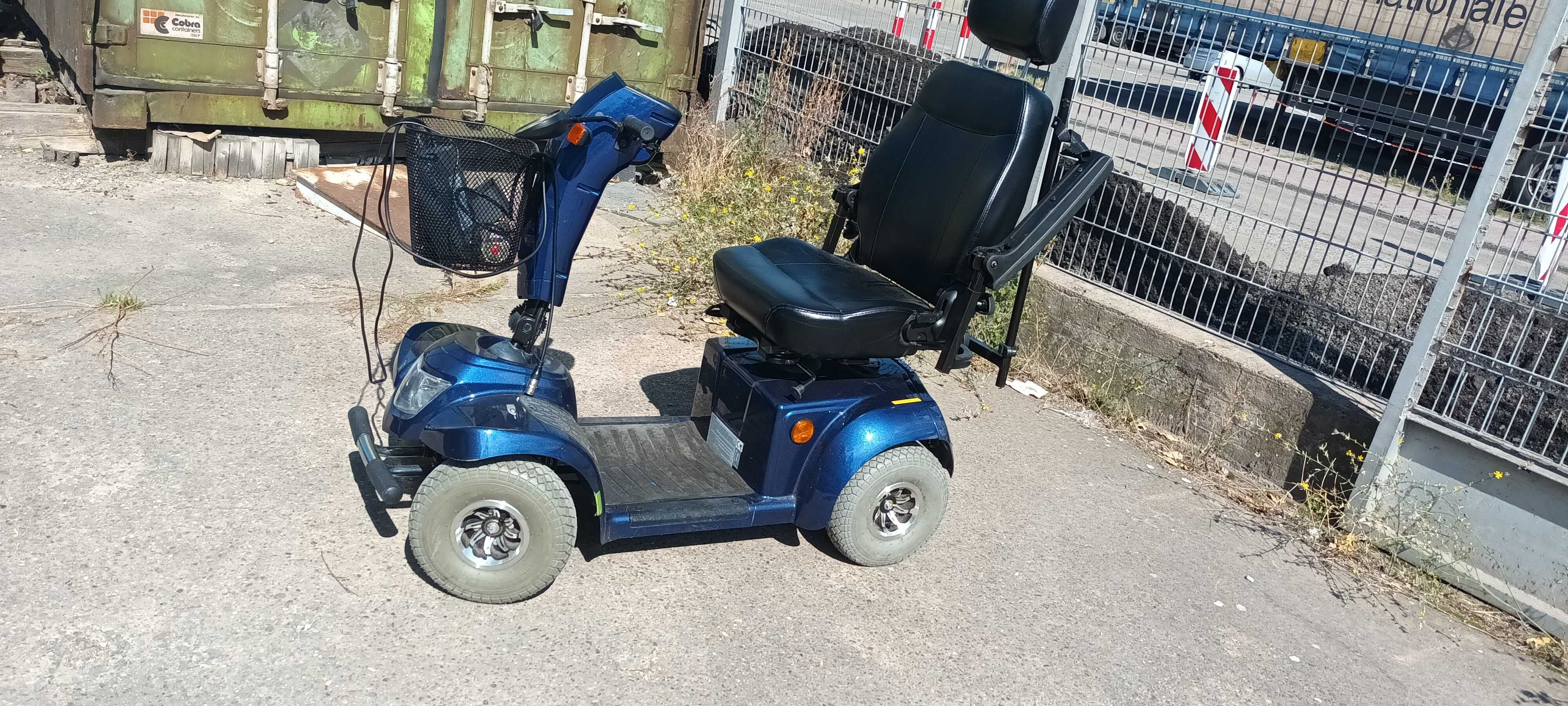 Скутер за трудно подвижни хора ( инвалиди )