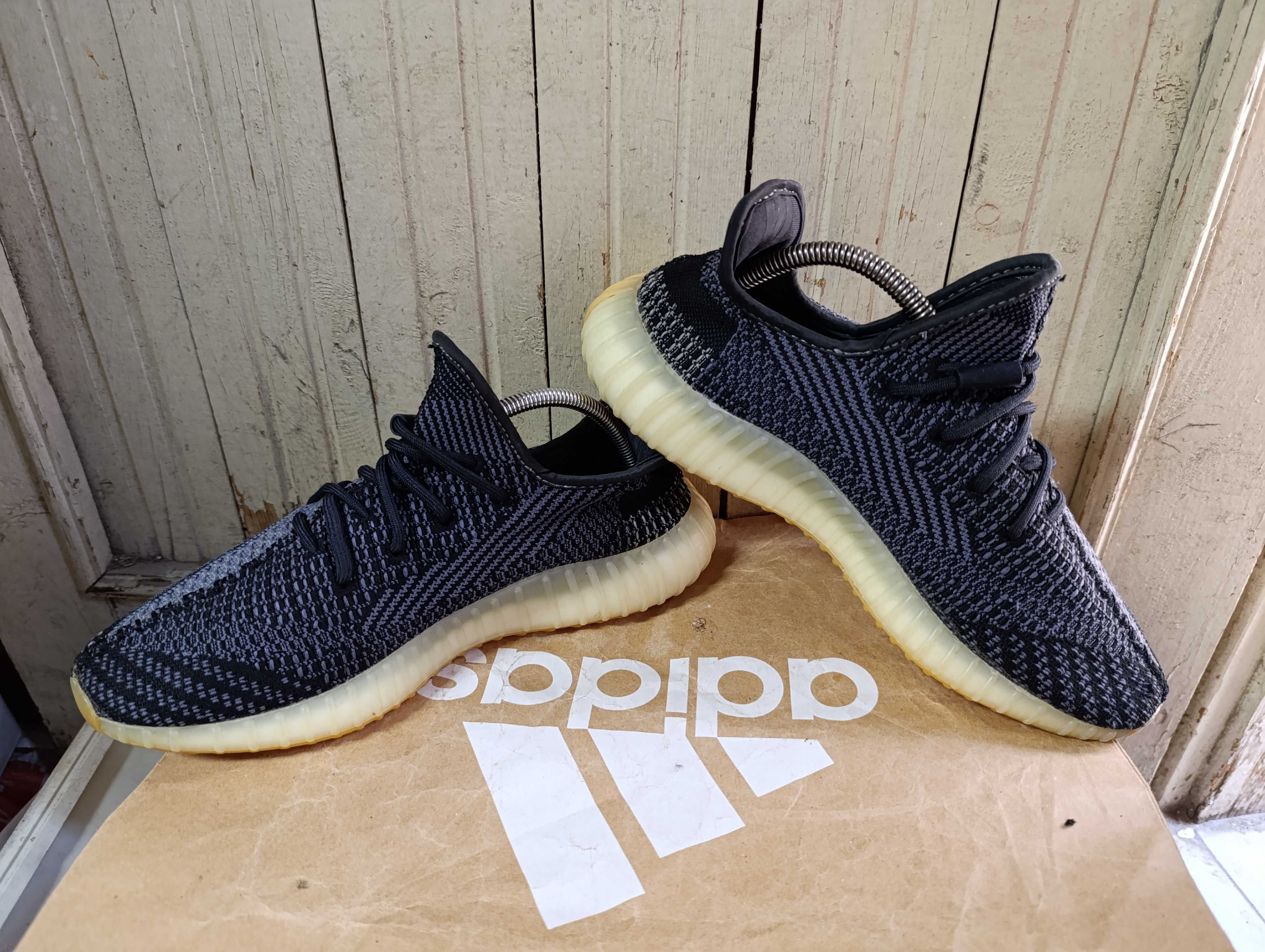 Adidas Yeezy Boost 350 V2 'Carbon' оригинални маратонки 44 номер