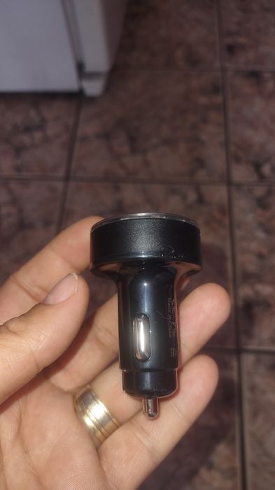Incarcator de telefon pentru auto