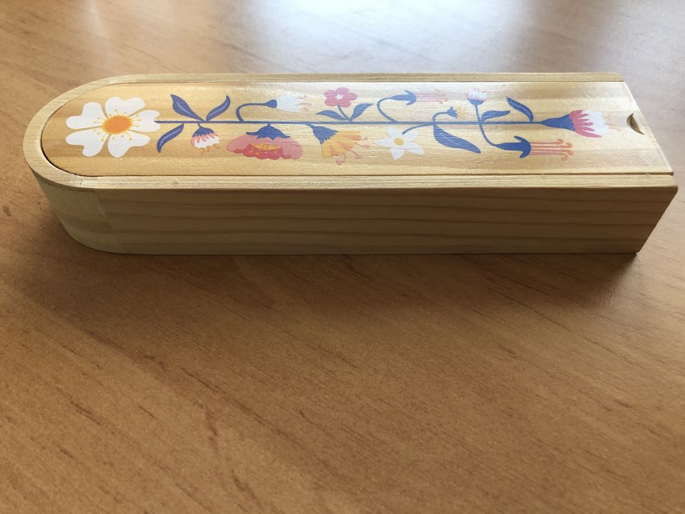 Дървена кутийка за бижута / несесер за химикалки / моливи