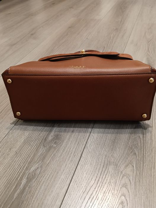 Vând poșetă maro din colecția Luella Grey