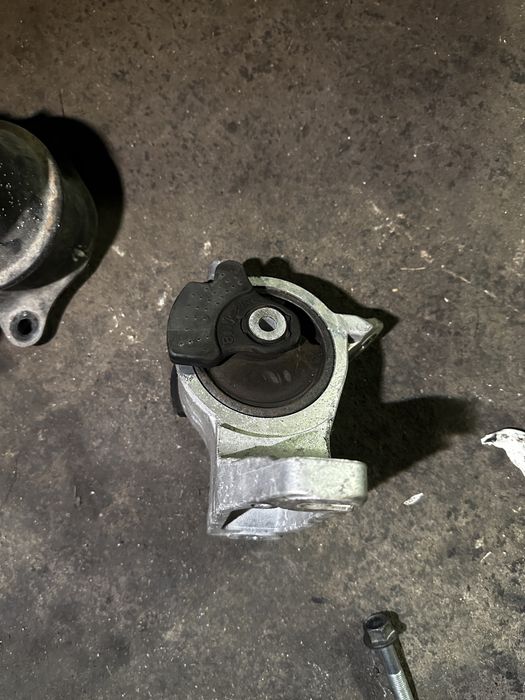 Тампон за двигател/скоростна кутия Honda Jazz Hybrid 2008г-2012г