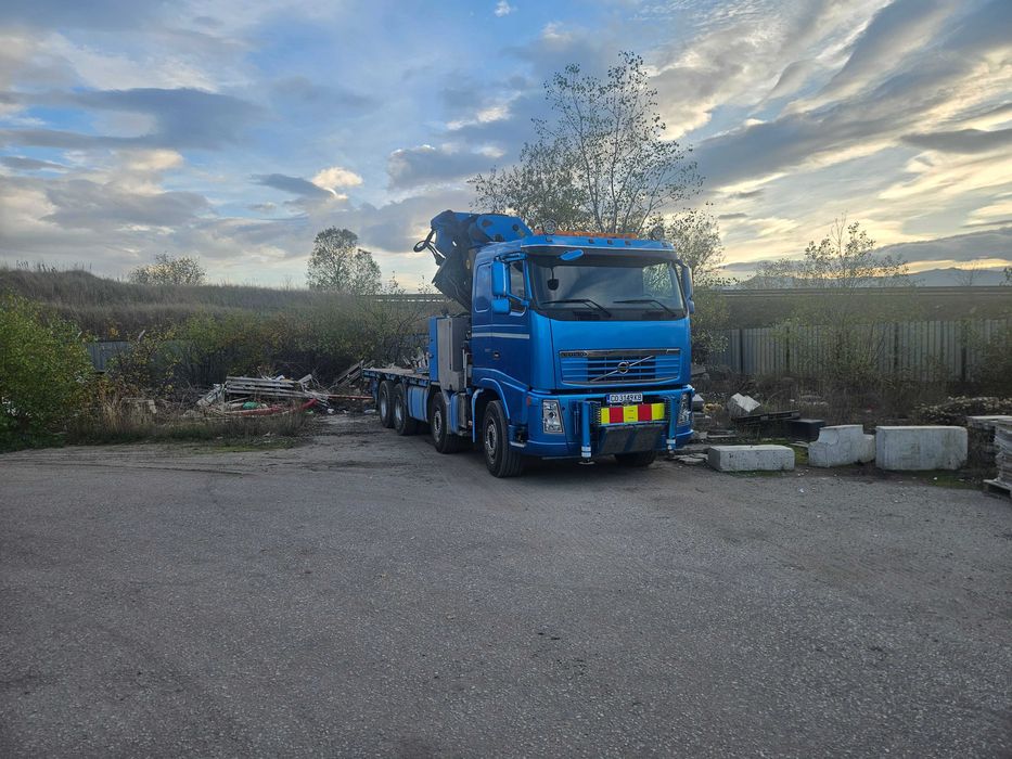 Камион с кран. Транспортни, монтажни и товаро-разтоварни услуги.