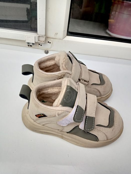 Продам кросовки детские, утеплённые, в отличном состоянии размер 28